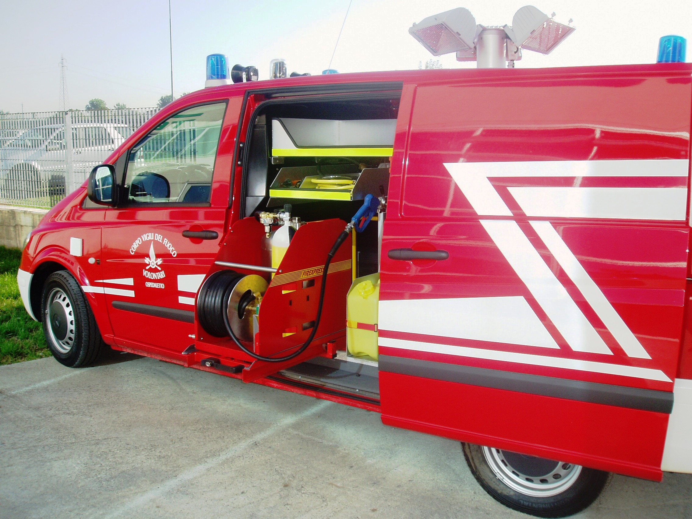 Firexpress mobile unit mounted in a vehicle